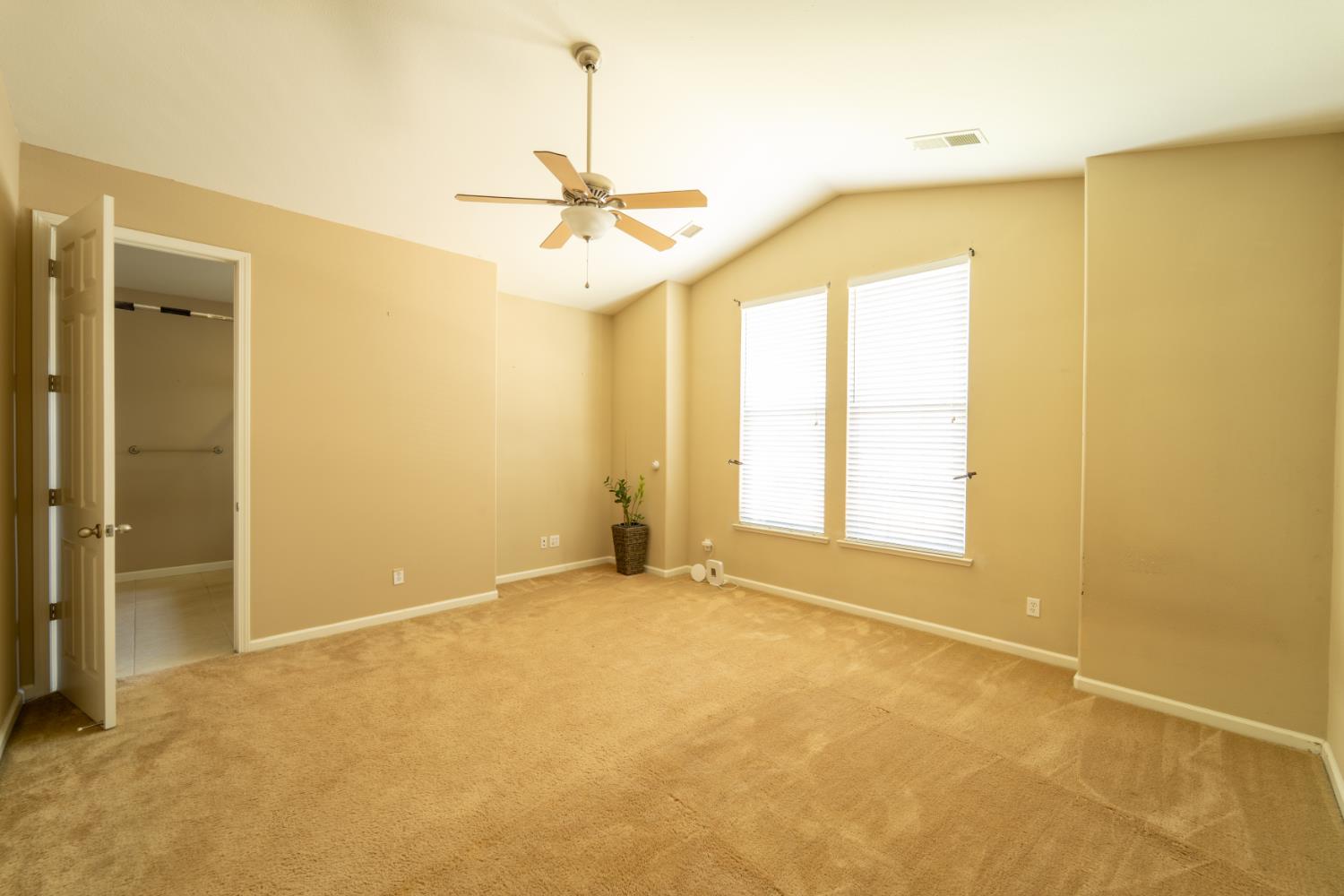 3374 Keats Ave, Clovis, CA 93619