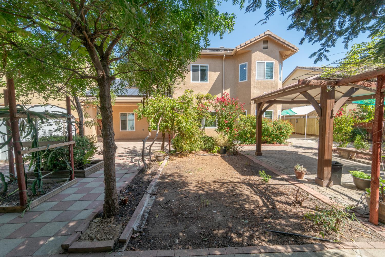 3374 Keats Ave, Clovis, CA 93619