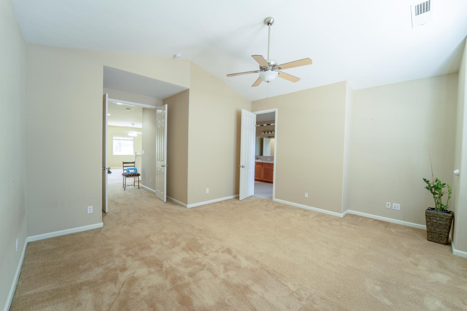 3374 Keats Ave, Clovis, CA 93619