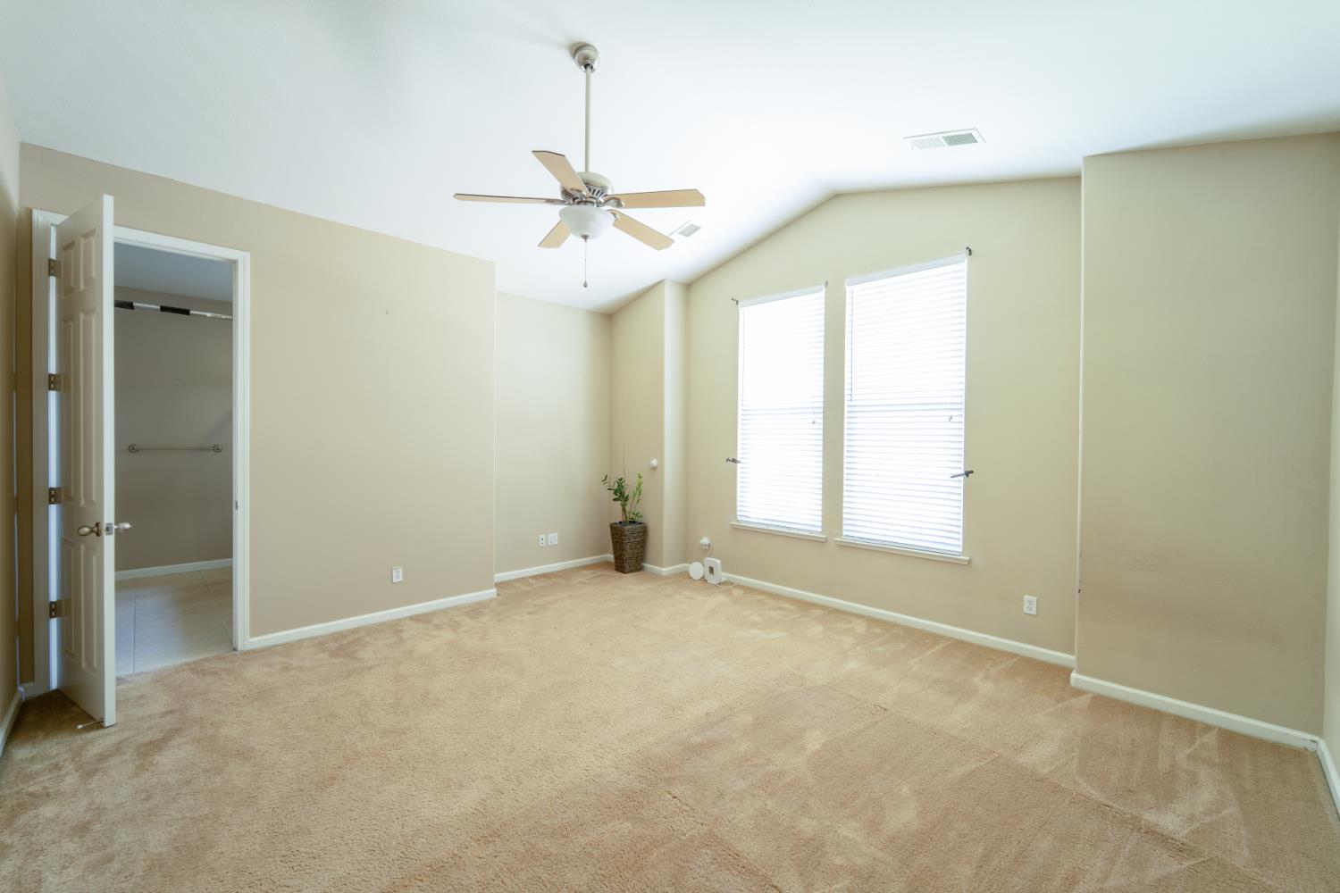 3374 Keats Ave, Clovis, CA 93619