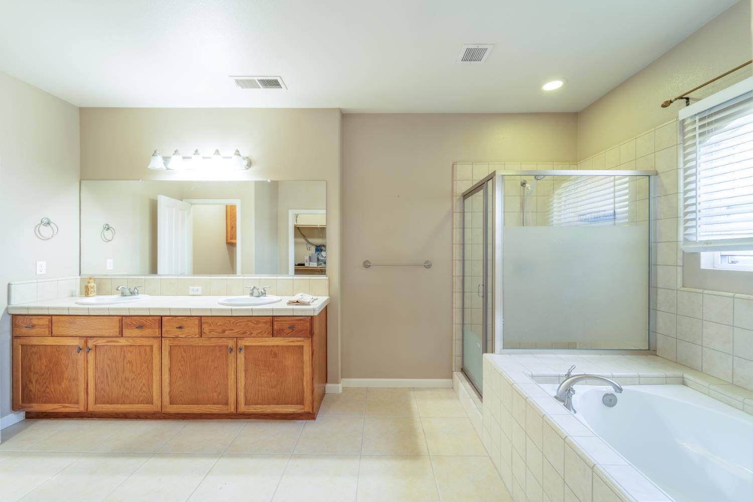 3374 Keats Ave, Clovis, CA 93619