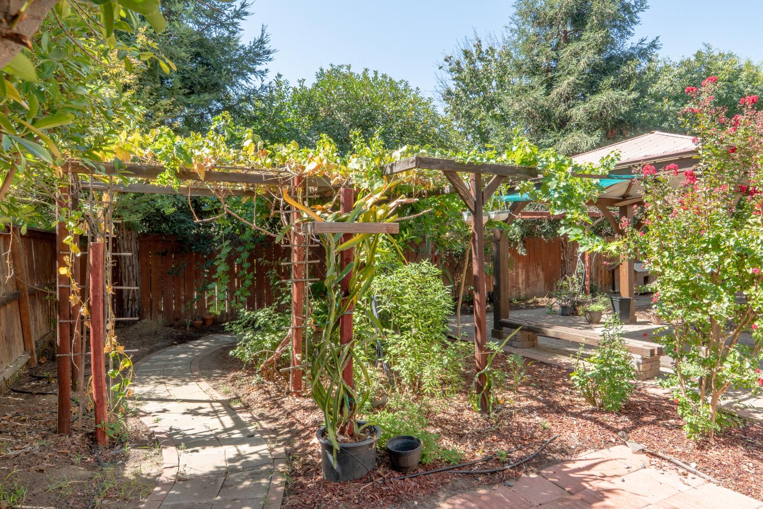 3374 Keats Ave, Clovis, CA 93619