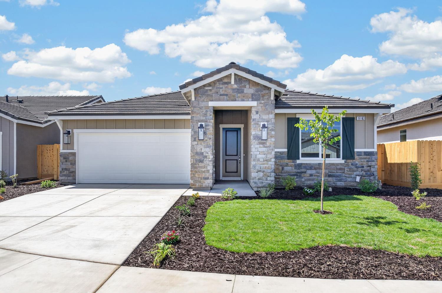 16163 W Sunset Ave, Kerman, CA 93630
