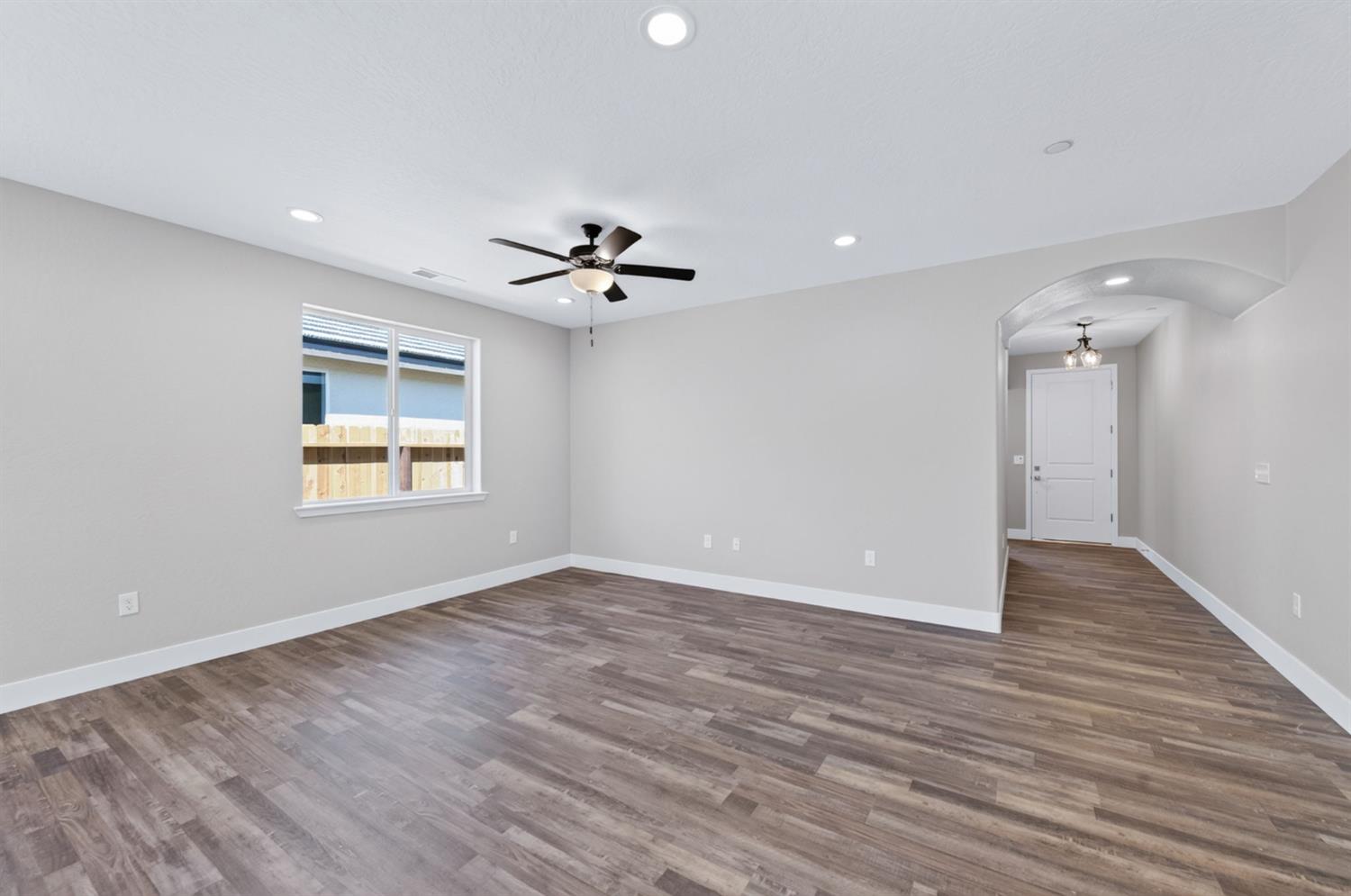 16163 W Sunset Ave, Kerman, CA 93630