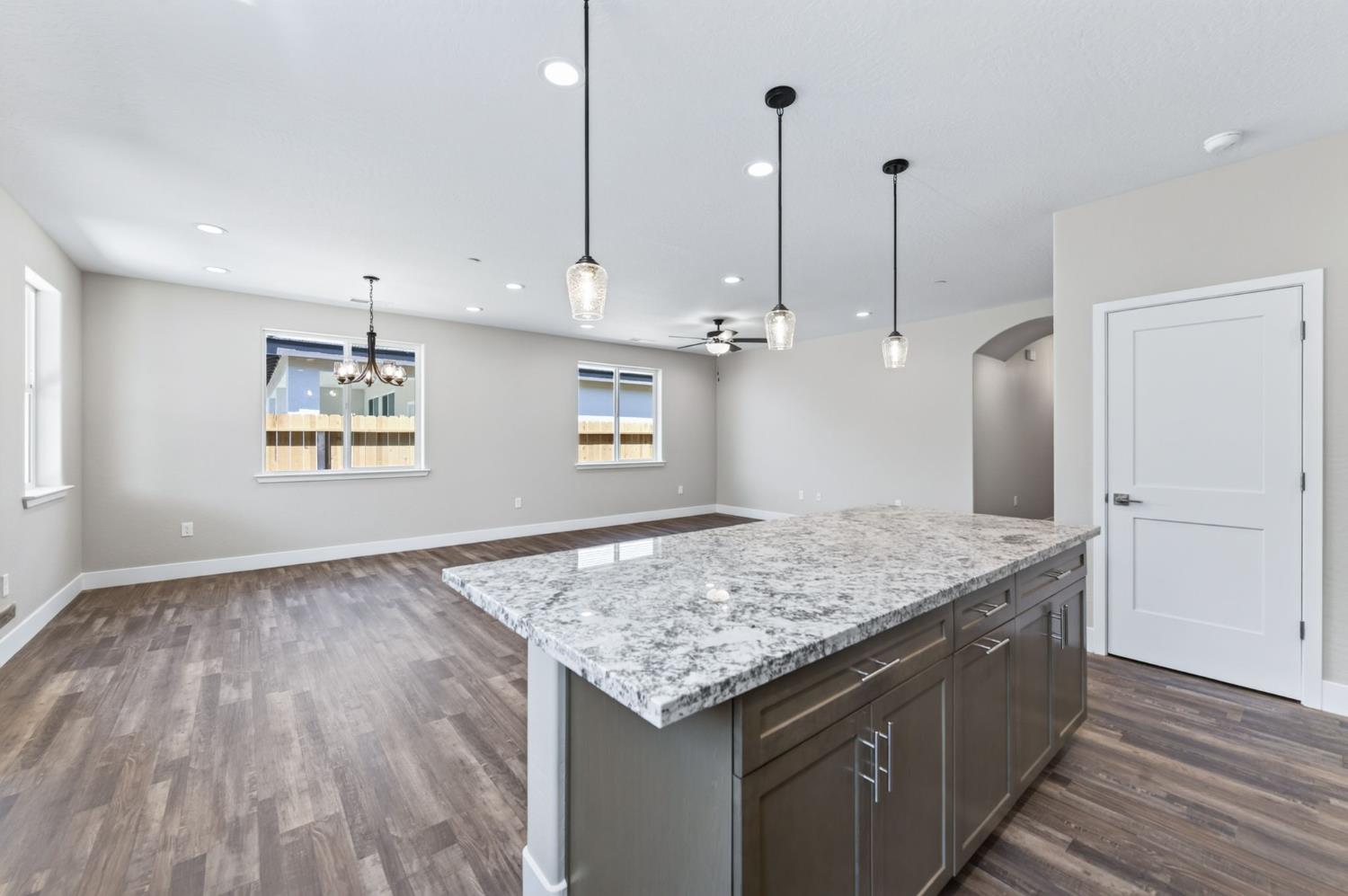 16163 W Sunset Ave, Kerman, CA 93630