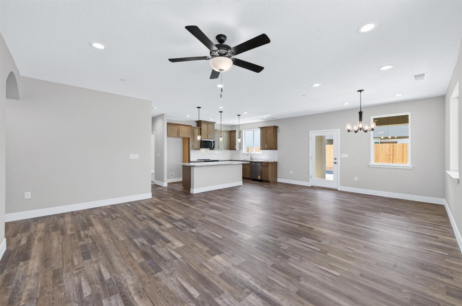 16163 W Sunset Ave, Kerman, CA 93630