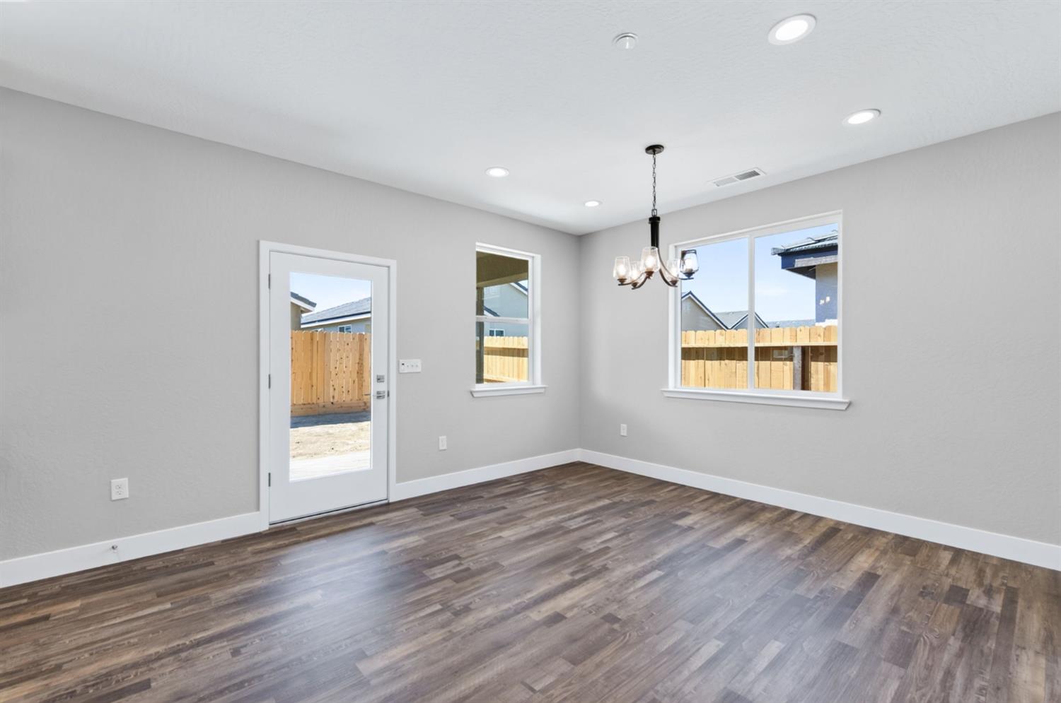 16163 W Sunset Ave, Kerman, CA 93630