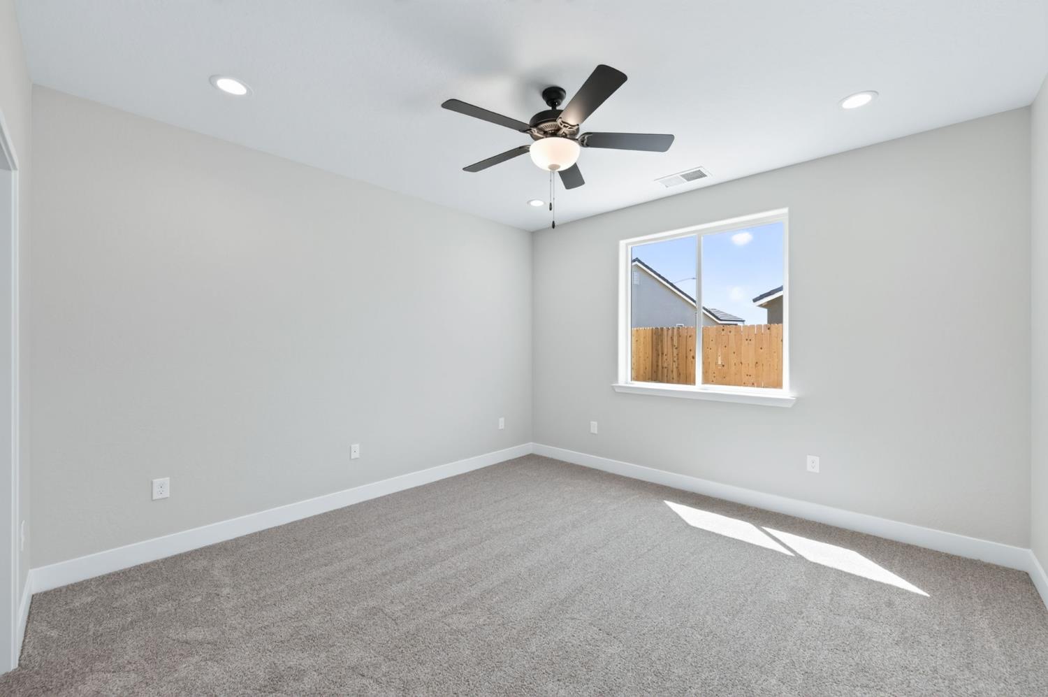 16163 W Sunset Ave, Kerman, CA 93630
