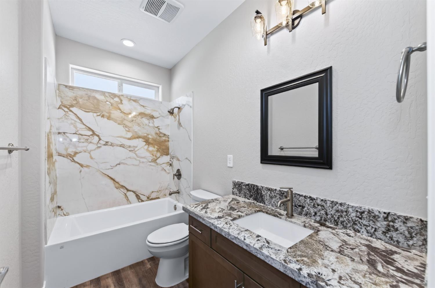 16163 W Sunset Ave, Kerman, CA 93630