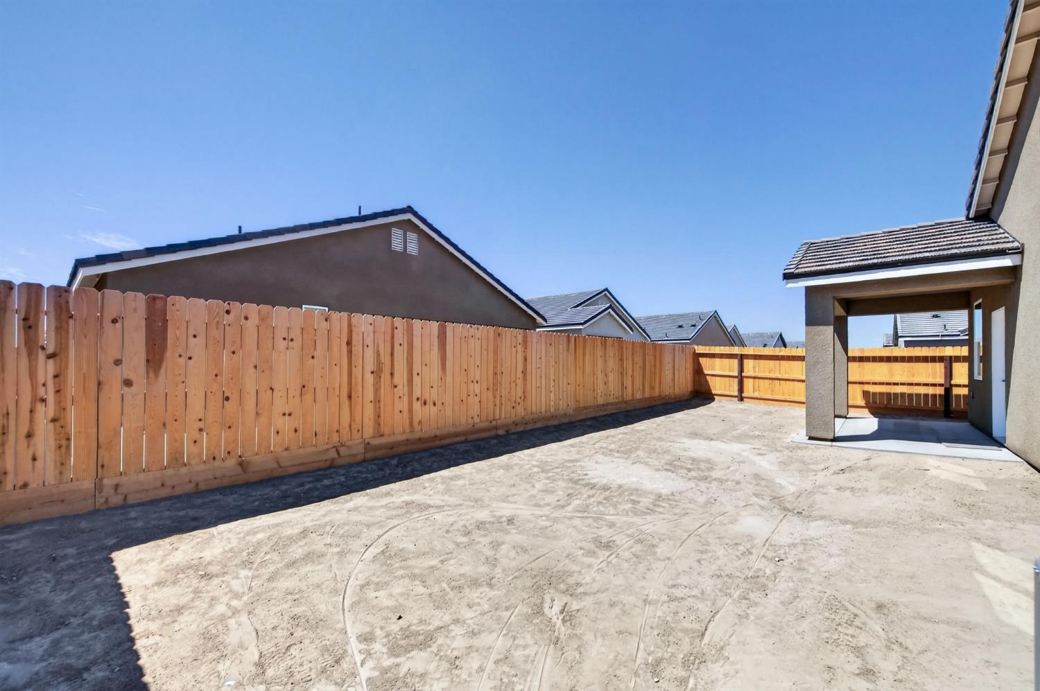 16163 W Sunset Ave, Kerman, CA 93630