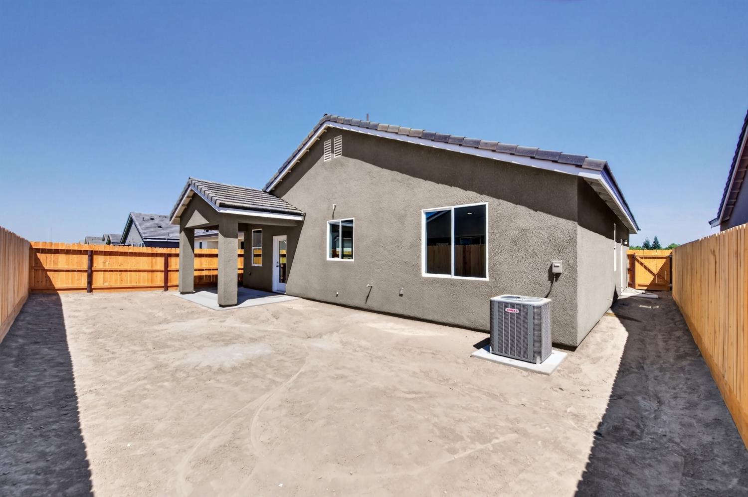 16163 W Sunset Ave, Kerman, CA 93630