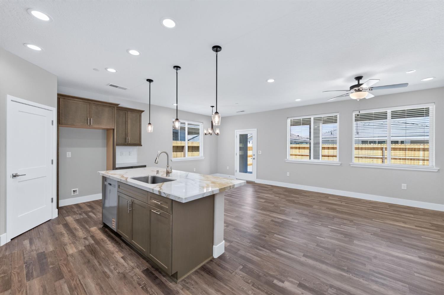 16270 W David Ave, Kerman, CA 93630