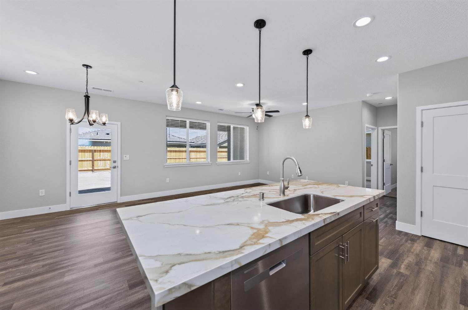 16270 W David Ave, Kerman, CA 93630