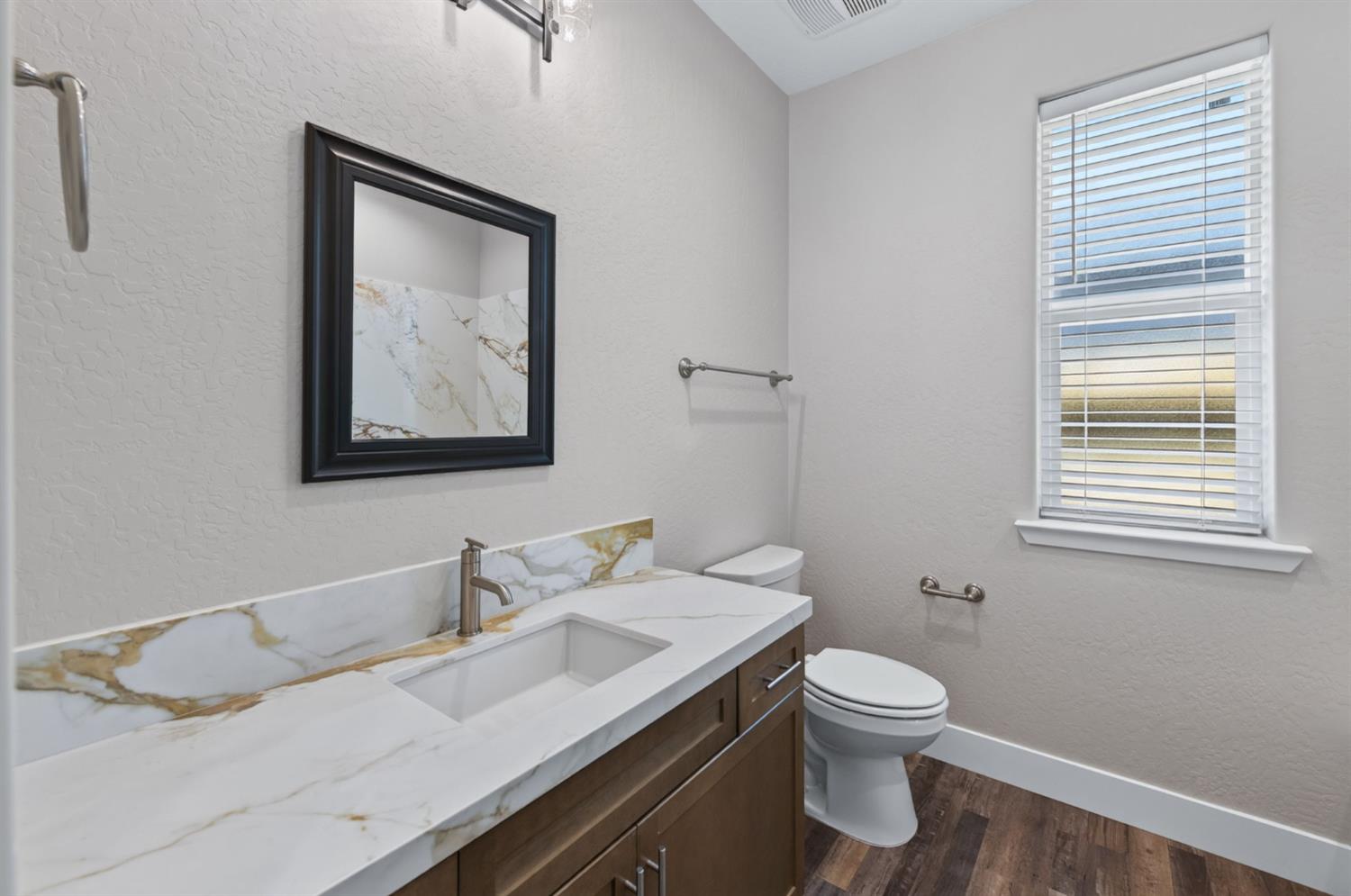 16270 W David Ave, Kerman, CA 93630