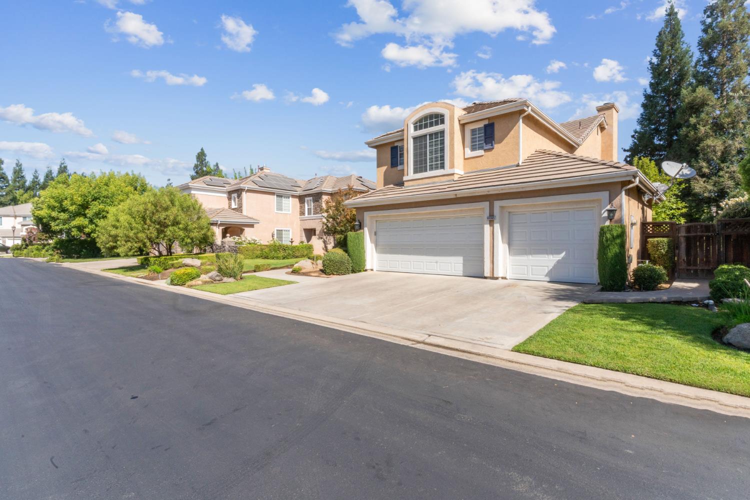 10365 N Pierpont Cir, Fresno, CA 93730