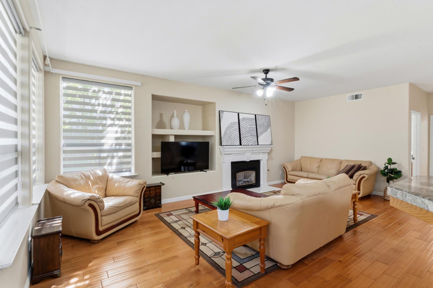 10365 N Pierpont Cir, Fresno, CA 93730