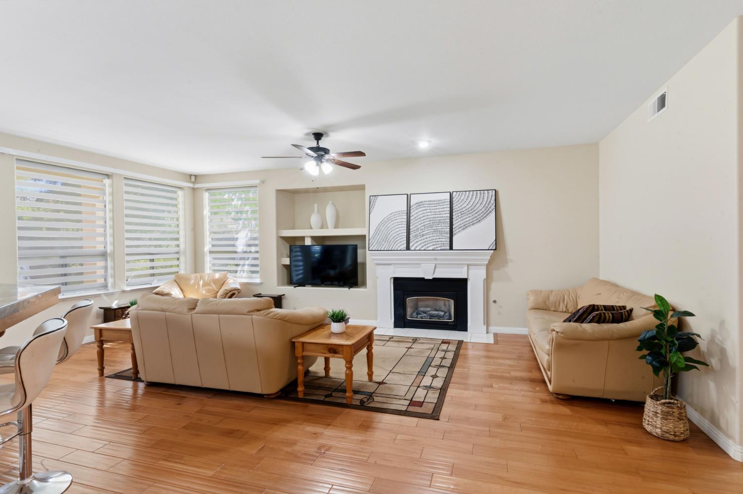 10365 N Pierpont Cir, Fresno, CA 93730