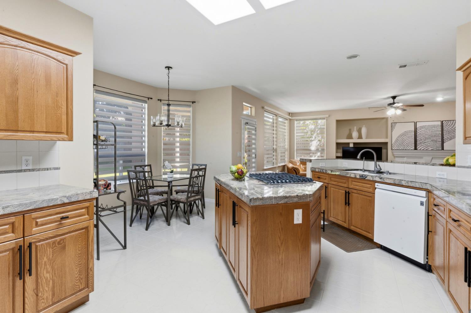 10365 N Pierpont Cir, Fresno, CA 93730