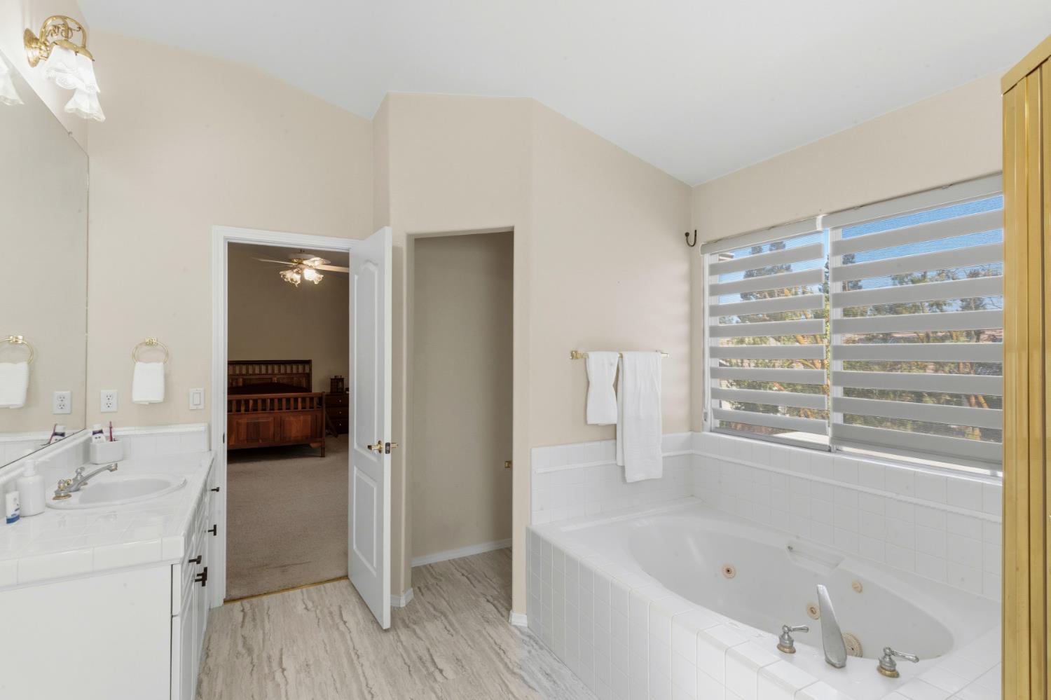 10365 N Pierpont Cir, Fresno, CA 93730