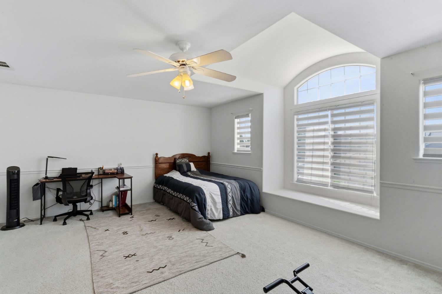 10365 N Pierpont Cir, Fresno, CA 93730
