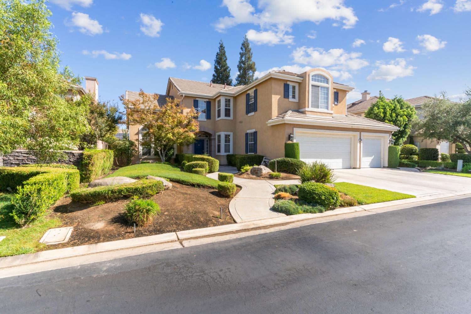 10365 N Pierpont Cir, Fresno, CA 93730