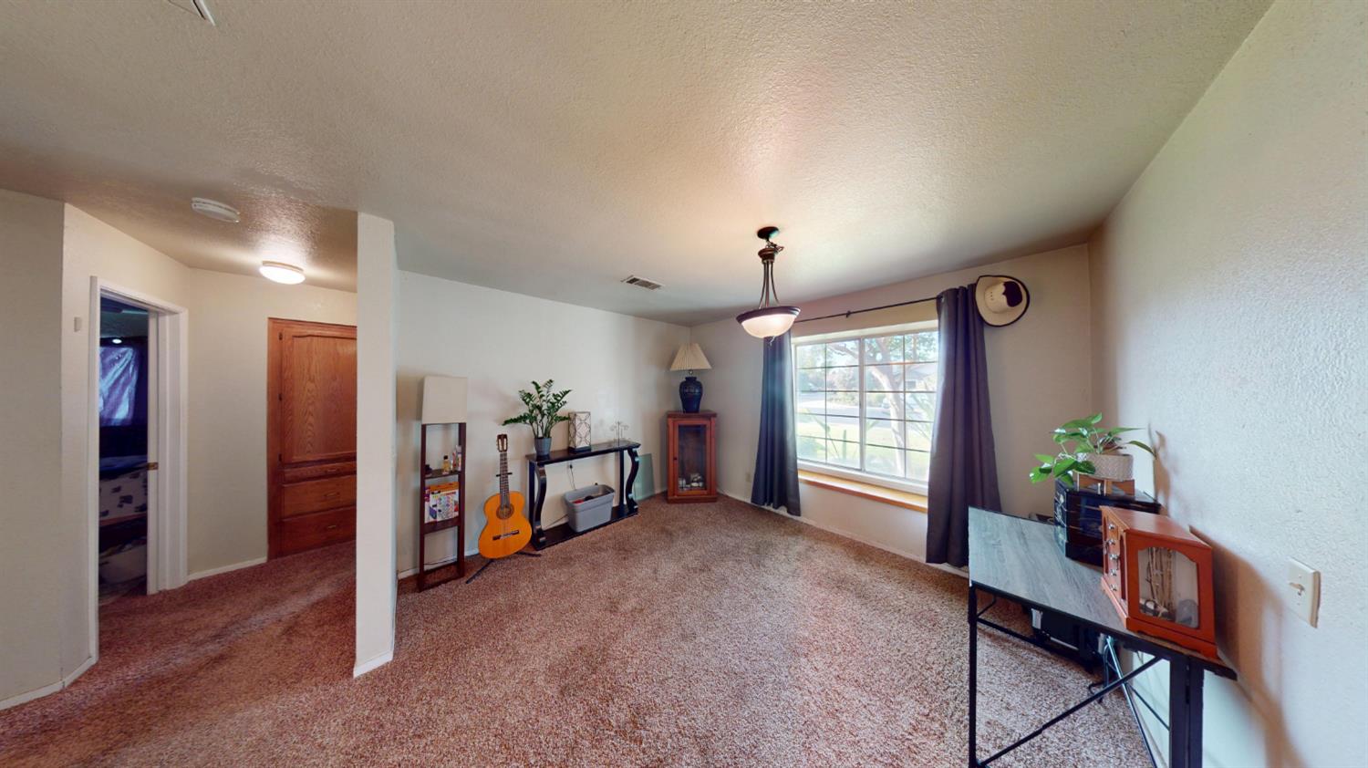 2460 Sample Ave, Clovis, CA 93611
