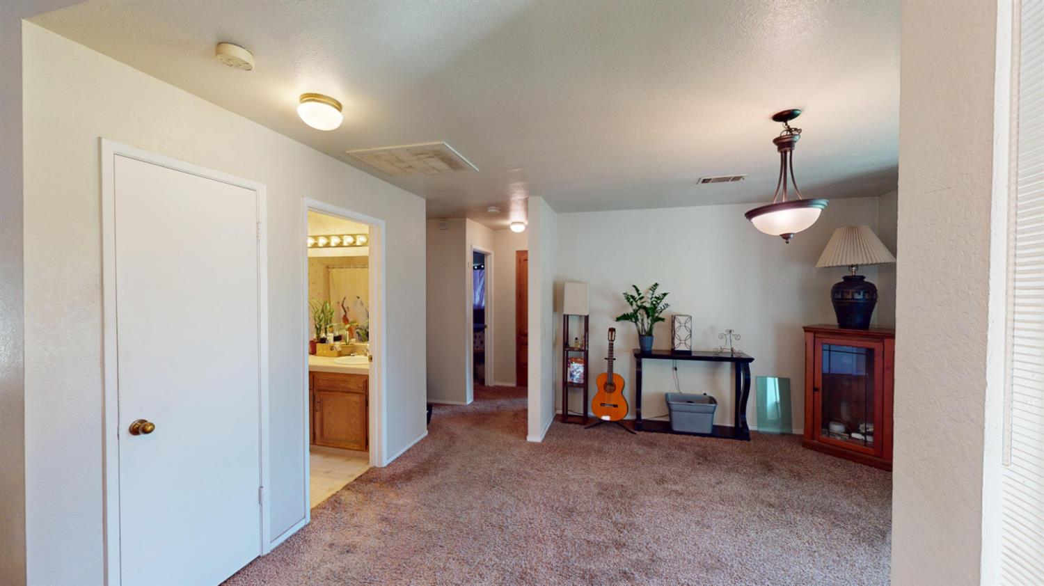 2460 Sample Ave, Clovis, CA 93611