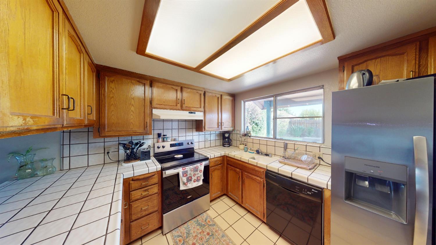 2460 Sample Ave, Clovis, CA 93611