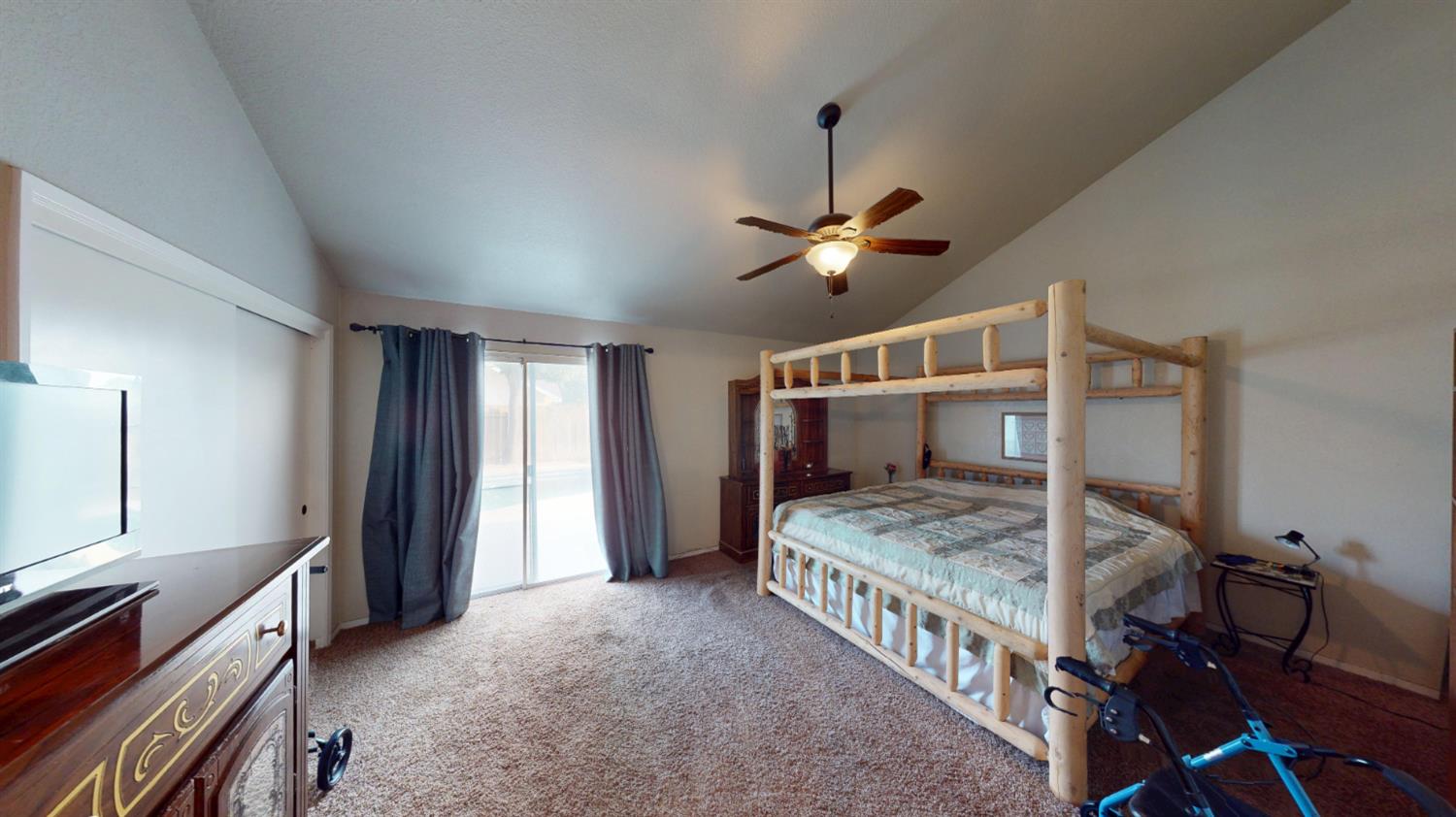 2460 Sample Ave, Clovis, CA 93611
