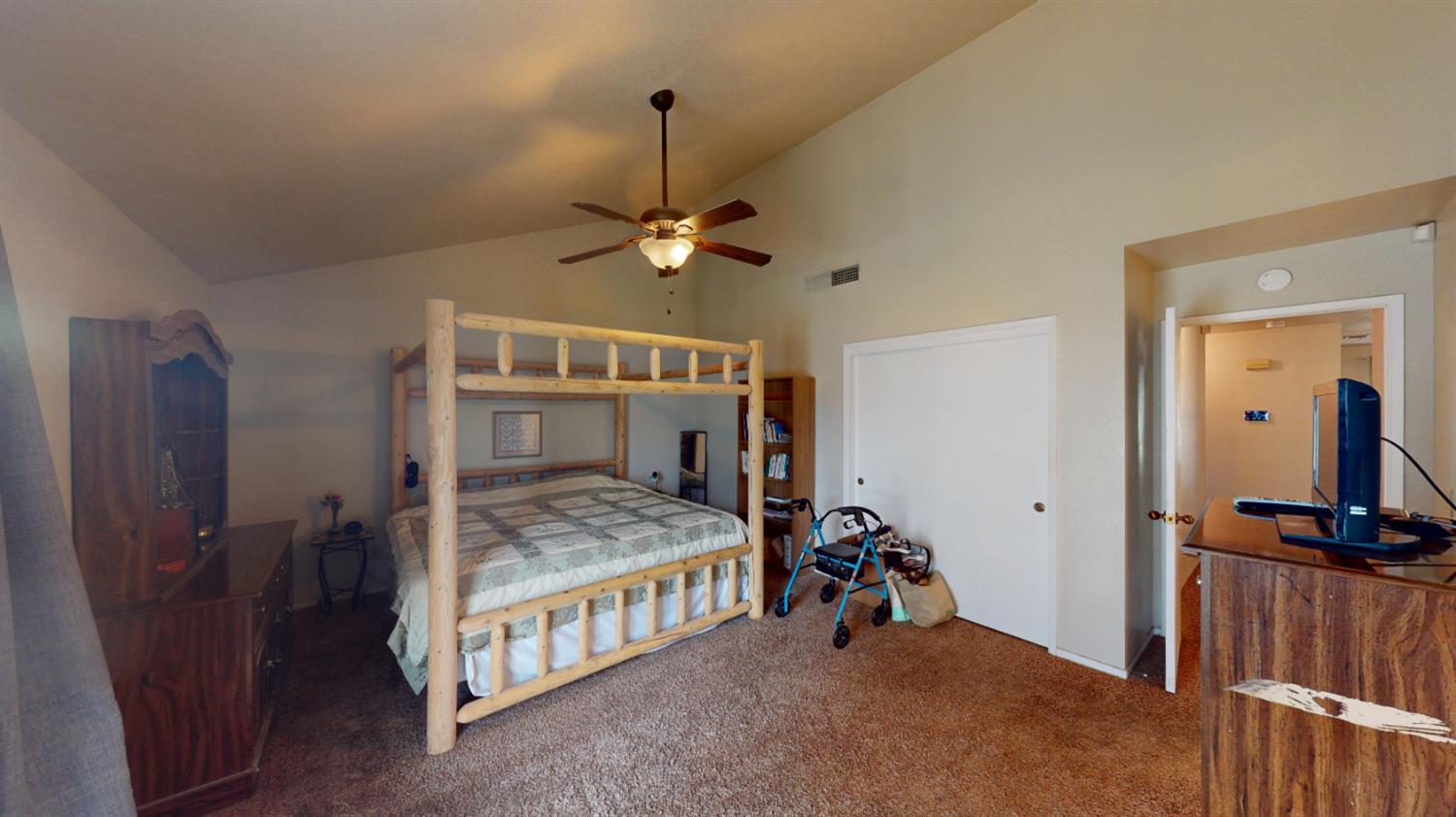 2460 Sample Ave, Clovis, CA 93611