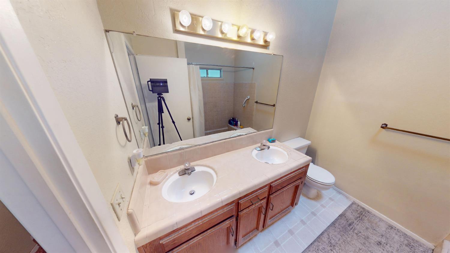 2460 Sample Ave, Clovis, CA 93611