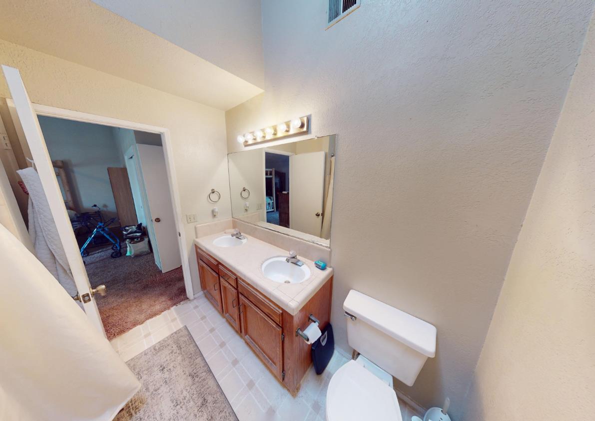 2460 Sample Ave, Clovis, CA 93611