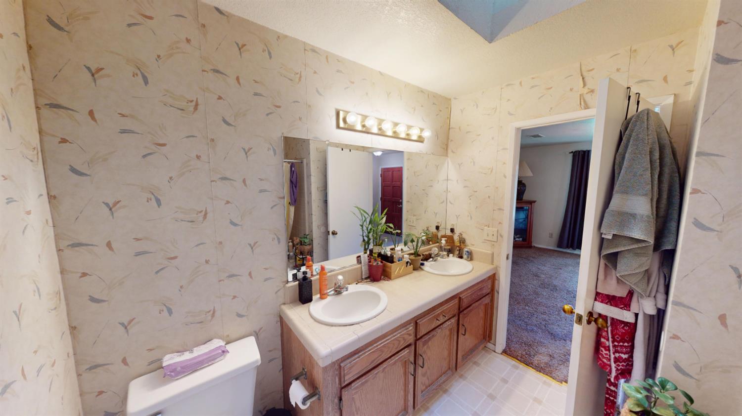 2460 Sample Ave, Clovis, CA 93611