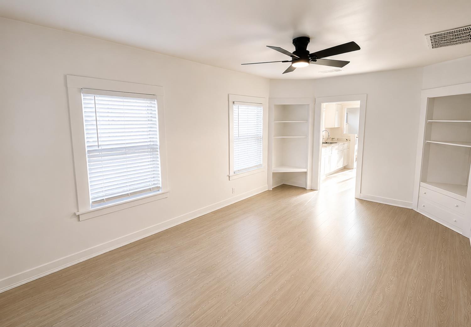 745 N Leslie St, Visalia, CA 93291