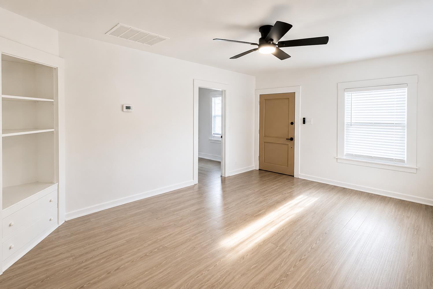 745 N Leslie St, Visalia, CA 93291