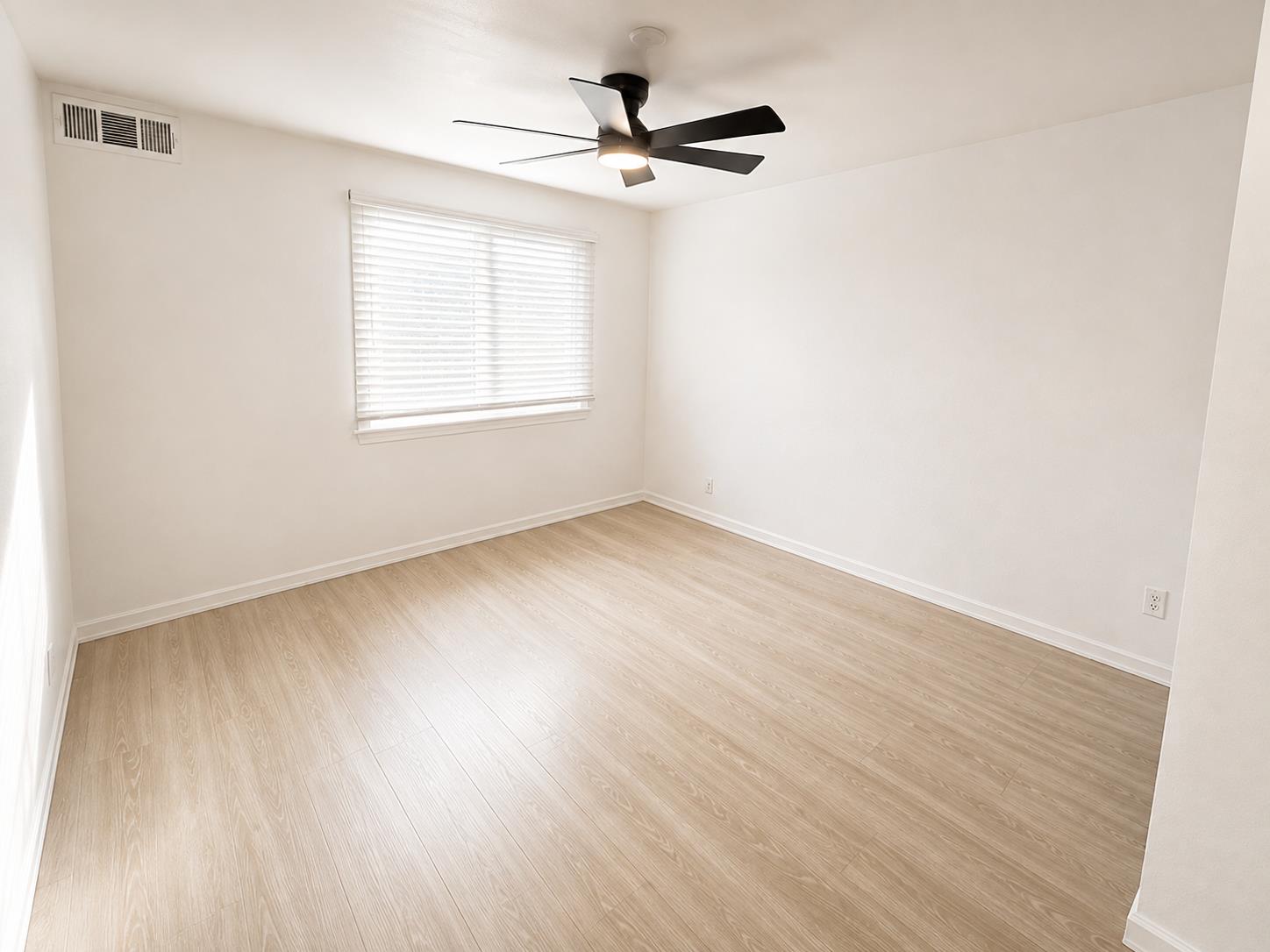 745 N Leslie St, Visalia, CA 93291