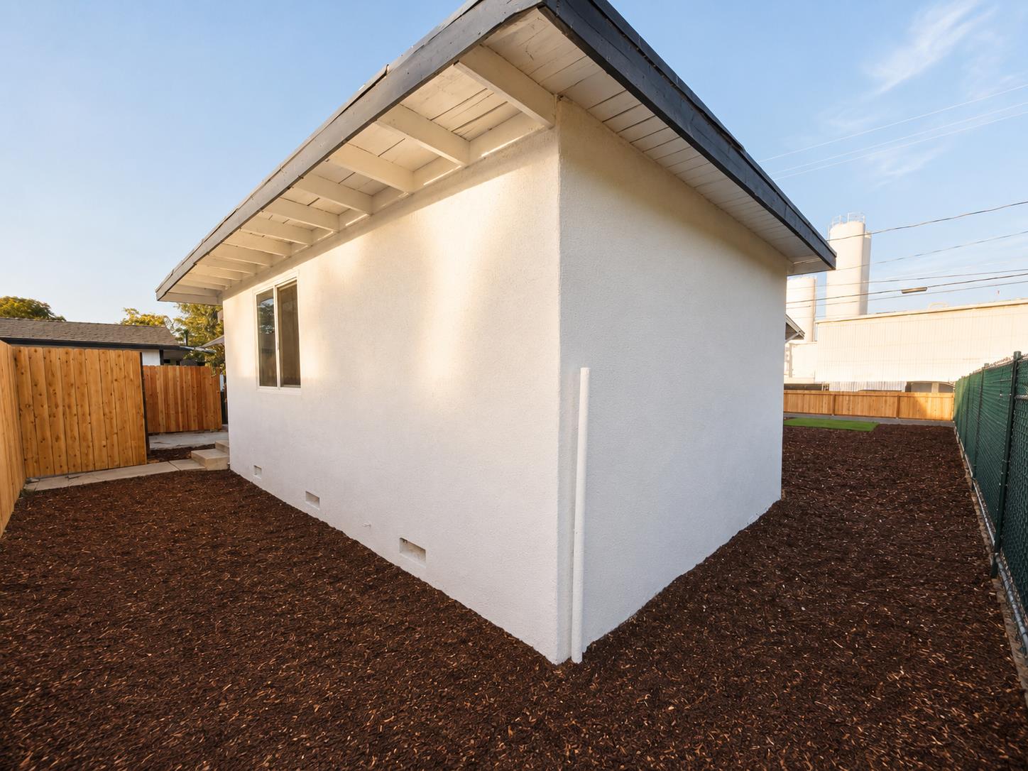 745 N Leslie St, Visalia, CA 93291