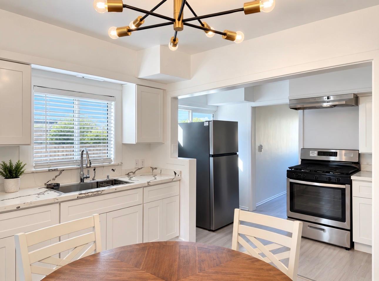 745 N Leslie St, Visalia, CA 93291
