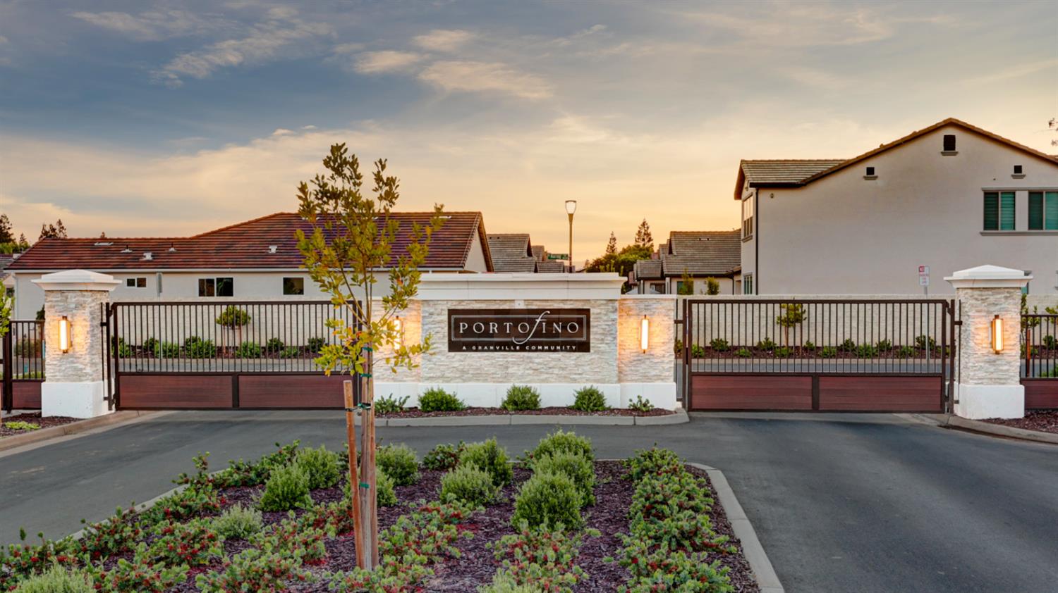 2442 E Okeefe Dr, Fresno, CA 93720