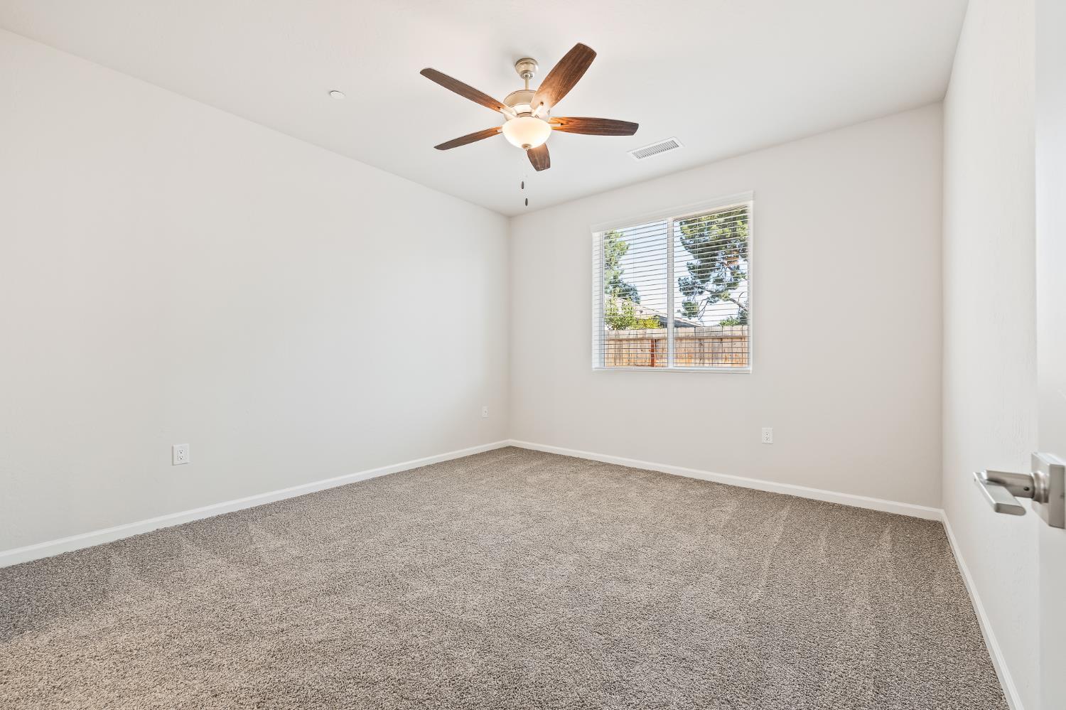 2442 E Okeefe Dr, Fresno, CA 93720