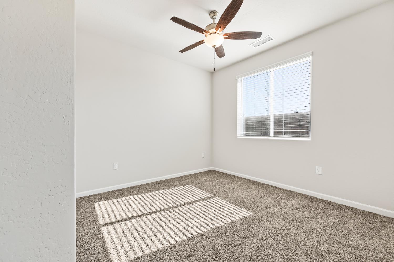 2442 E Okeefe Dr, Fresno, CA 93720