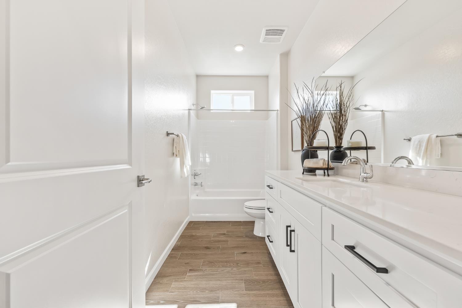 2442 E Okeefe Dr, Fresno, CA 93720