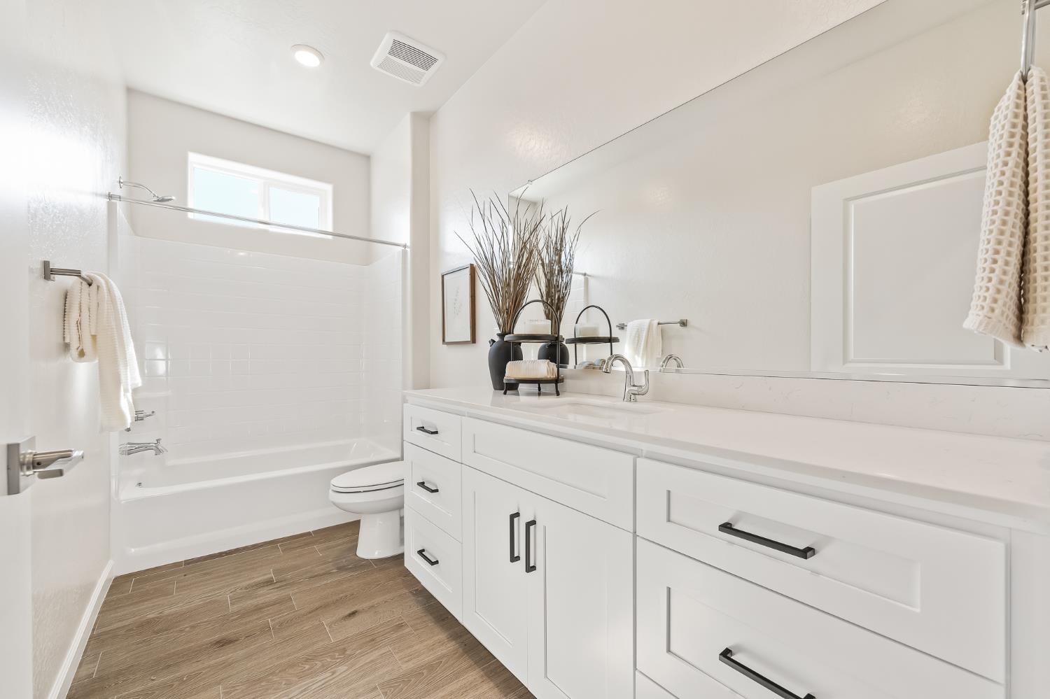 2434 E Okeefe Dr, Fresno, CA 93720