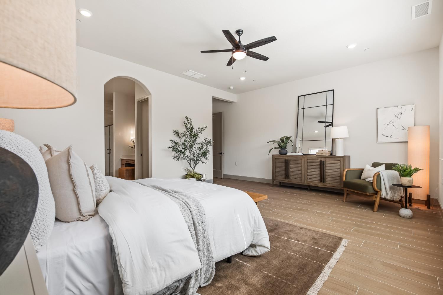11170 N Via Ravenna Dr, Fresno, CA 93730
