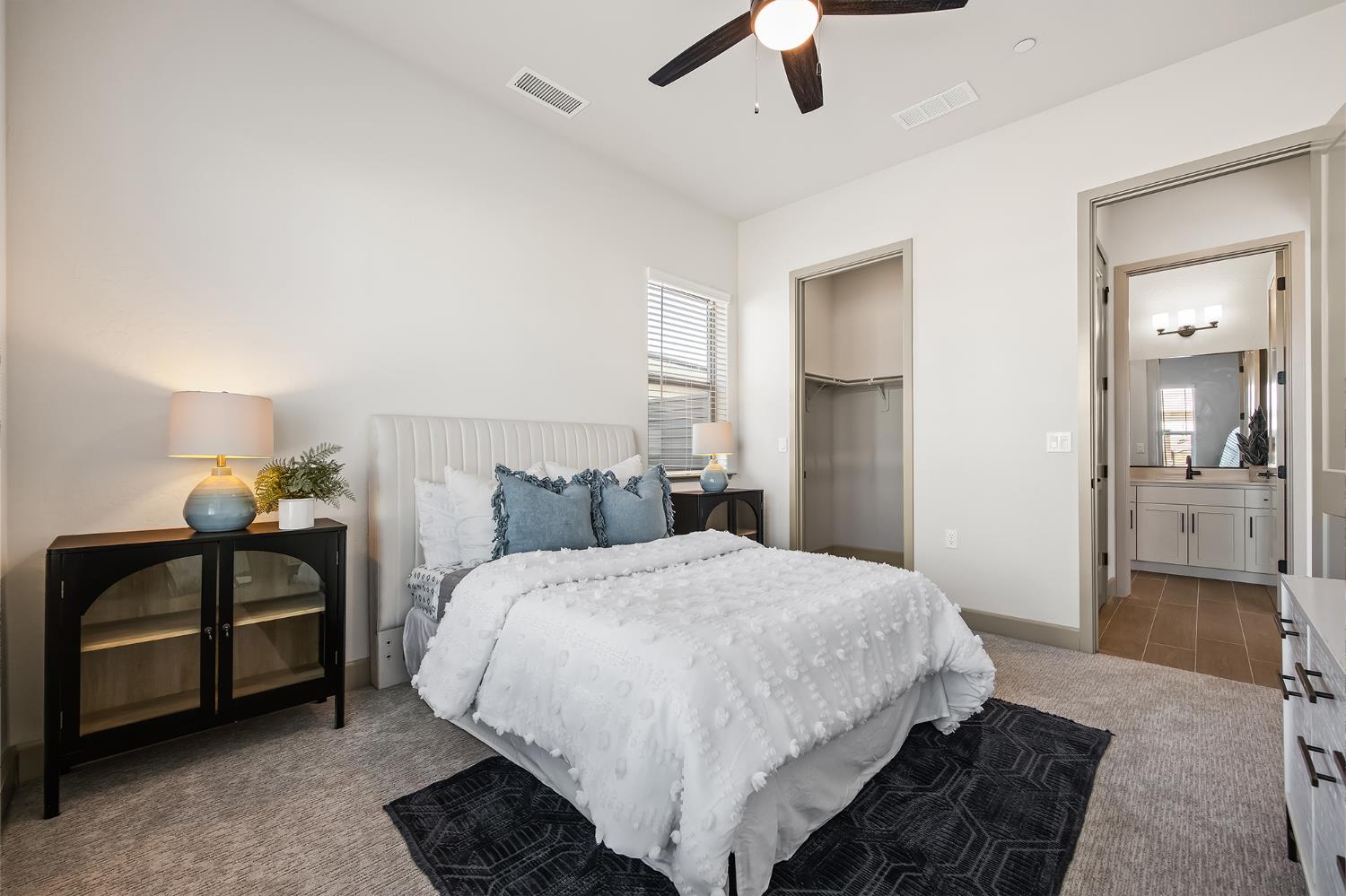 11170 N Via Ravenna Dr, Fresno, CA 93730