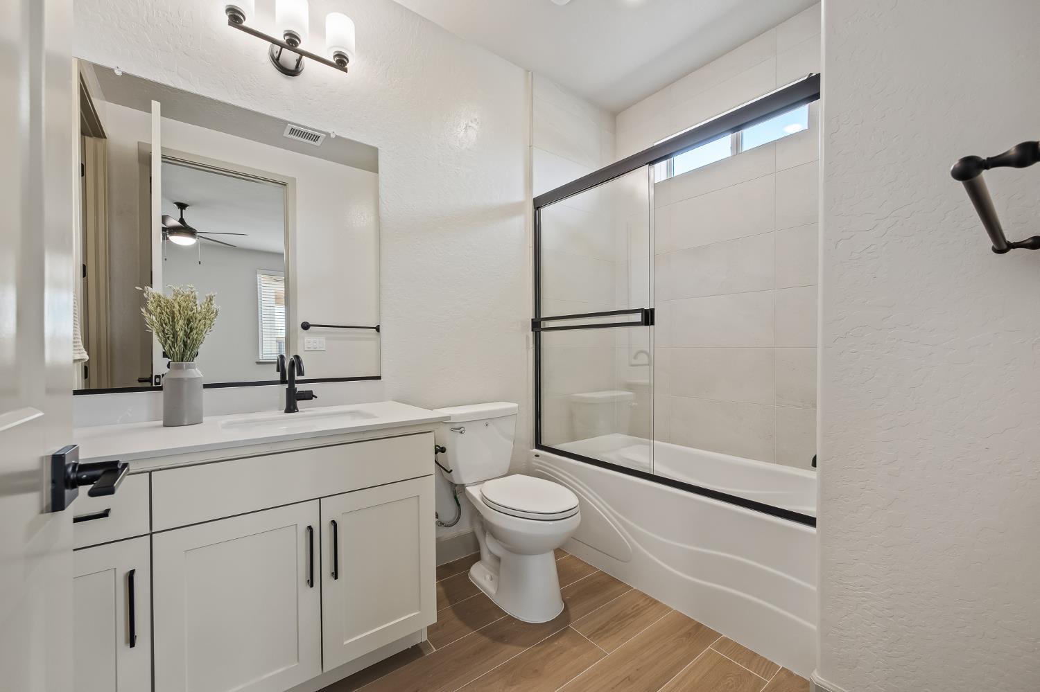 11170 N Via Ravenna Dr, Fresno, CA 93730