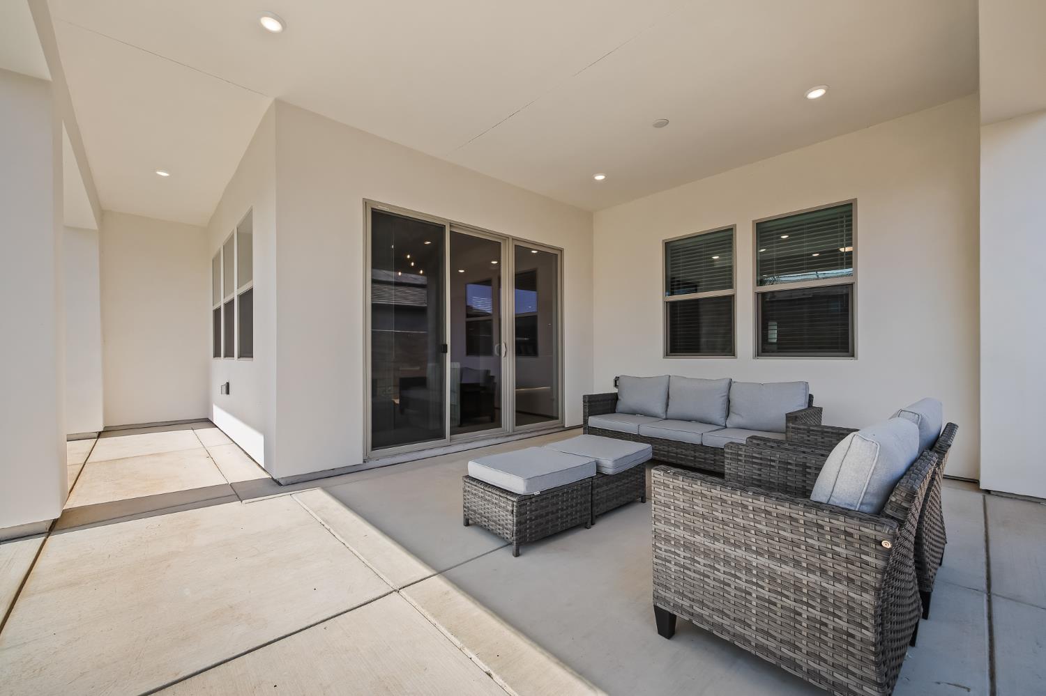 11170 N Via Ravenna Dr, Fresno, CA 93730