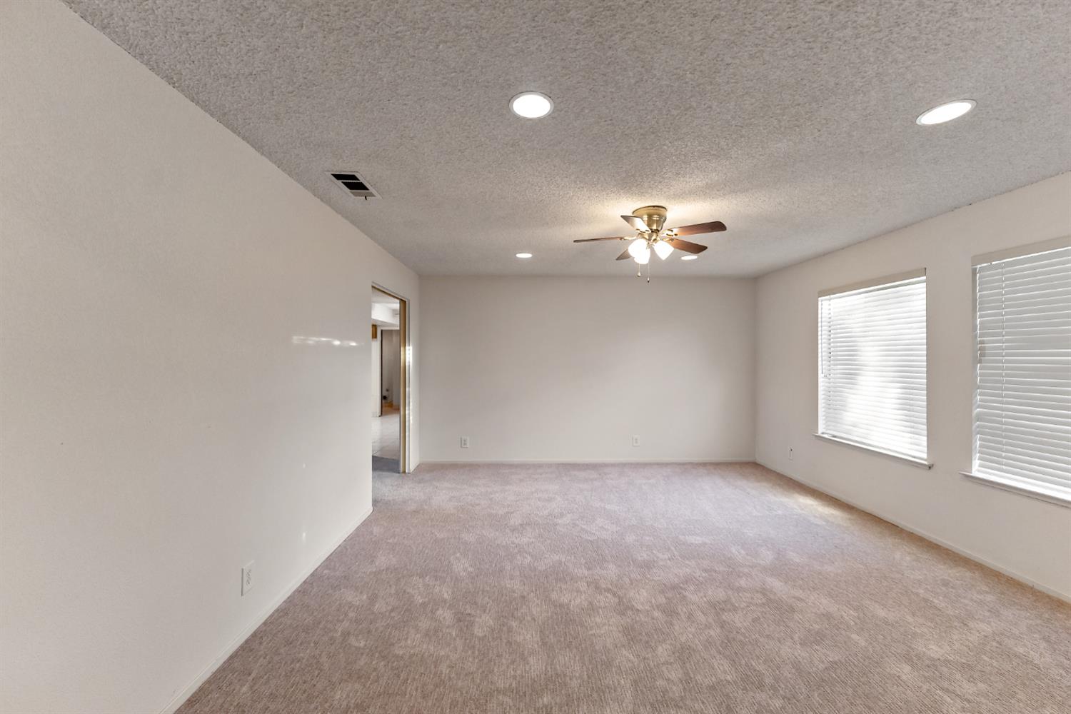12165 Caron Way, Madera, CA 93636