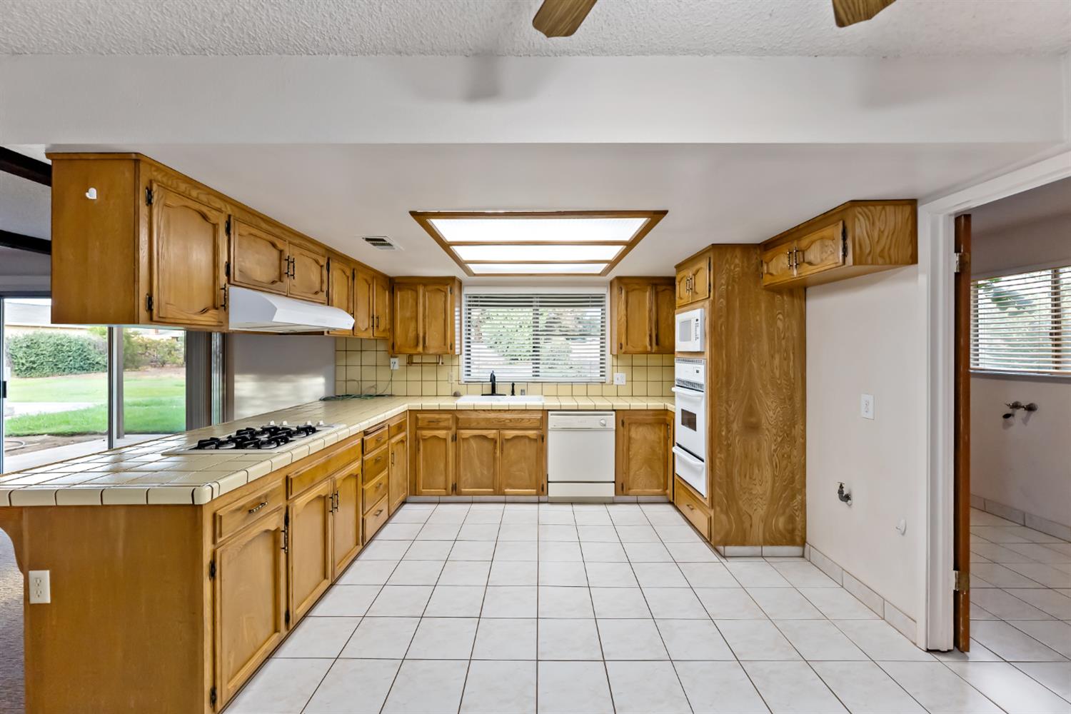 12165 Caron Way, Madera, CA 93636