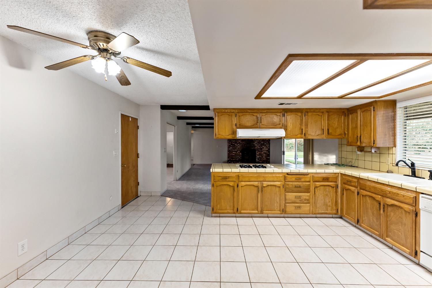 12165 Caron Way, Madera, CA 93636